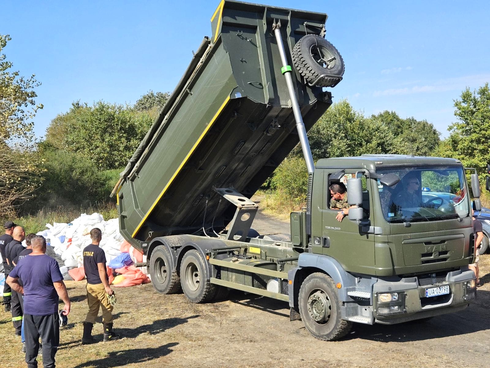 transport worków z piaskiem