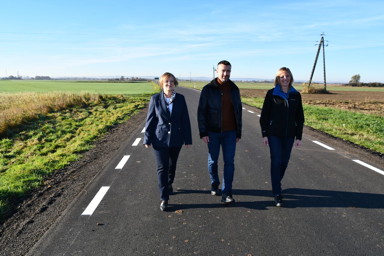 ZAKOŃCZONO REMONT DROGI W CHOCIEMYŚLI 