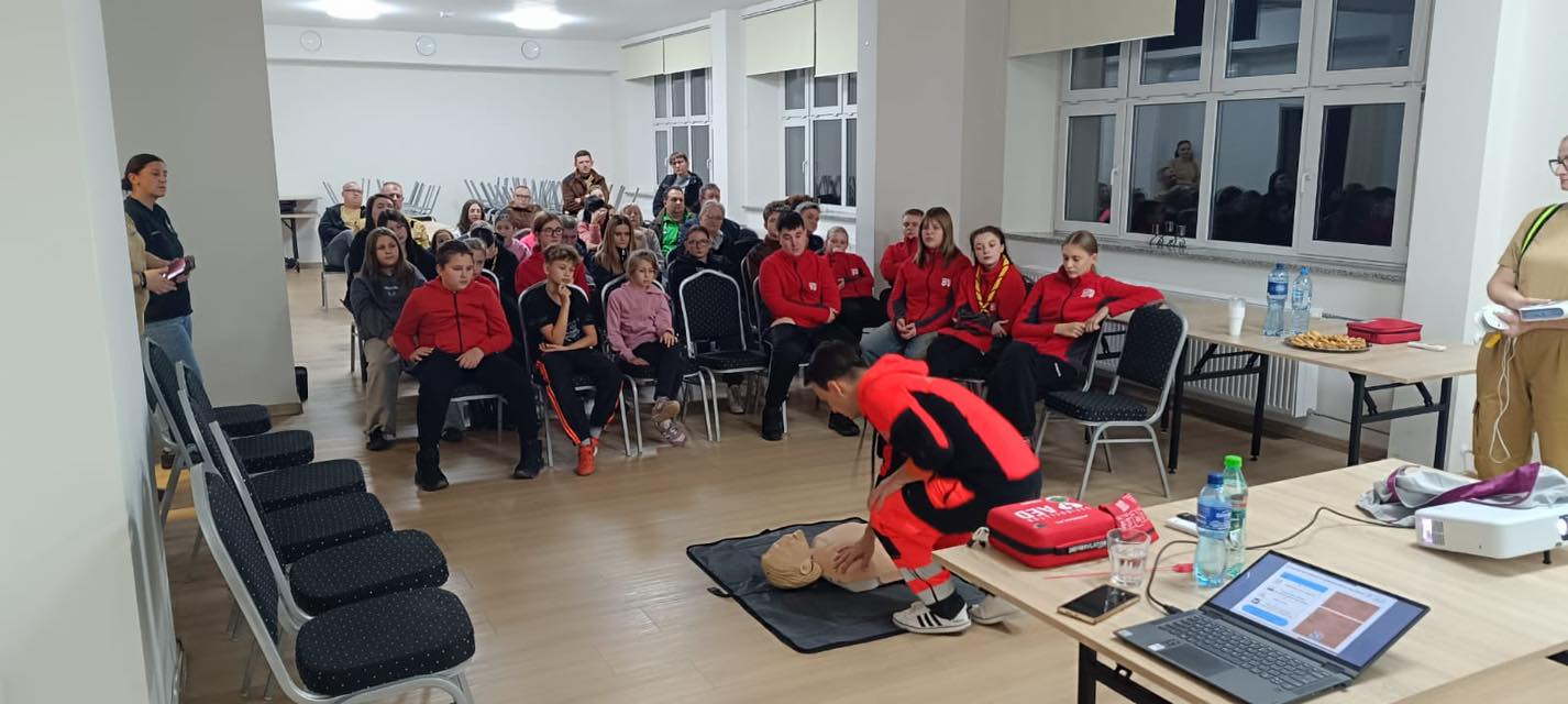 SZKOLENIE Z OBSŁUGI DEFIBRYLATORA AED W CHOCIEMYŚLI