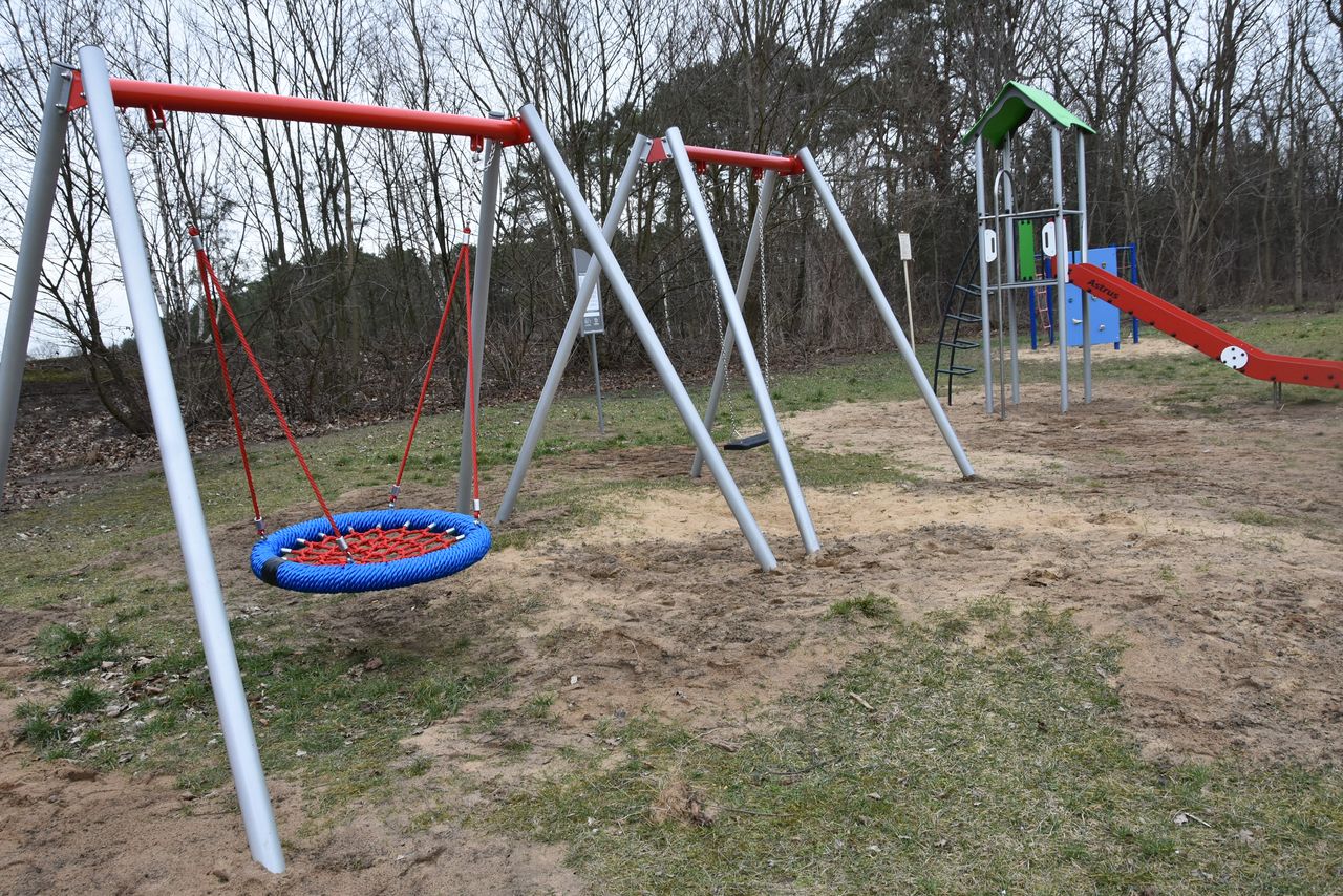 SKRADZIONO BOCIANIE GNIAZDO Z PLACU ZABAW W KOZICH DOŁACH